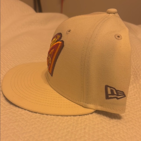 New Era White Fitted Cap with Embroidered Logo - Picture 3 of 7